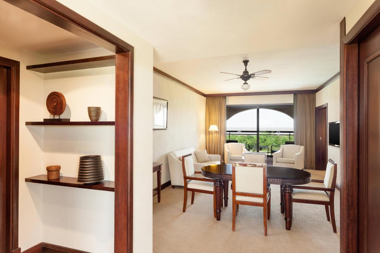 Sheraton Colonia Golf And Spa Resort Colonia del Sacramento Esterno foto A suite at the Hilton Cancun Resort