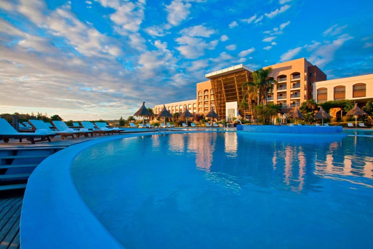Sheraton Colonia Golf And Spa Resort Colonia del Sacramento Esterno foto The hotel's main pool