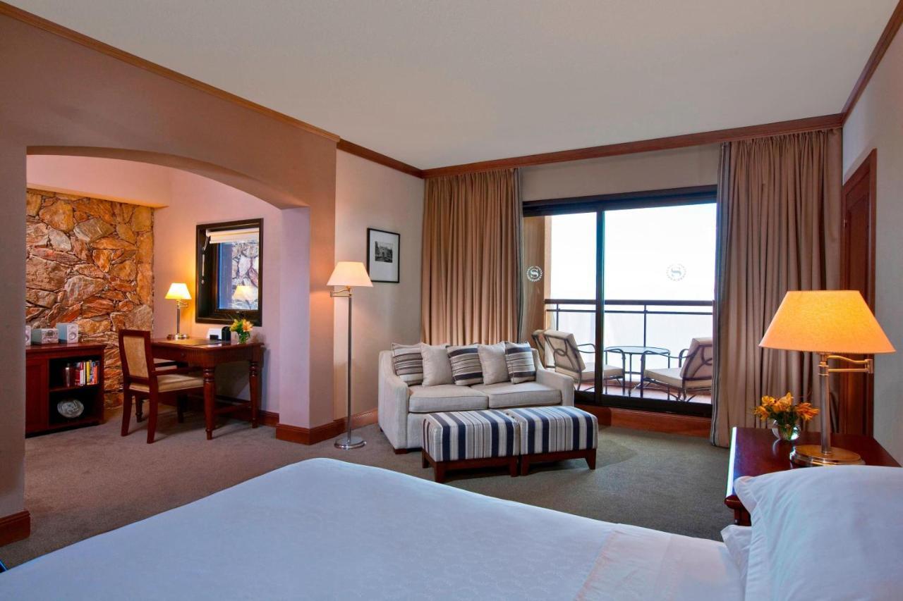 Sheraton Colonia Golf And Spa Resort Colonia del Sacramento Esterno foto A room at the hotel