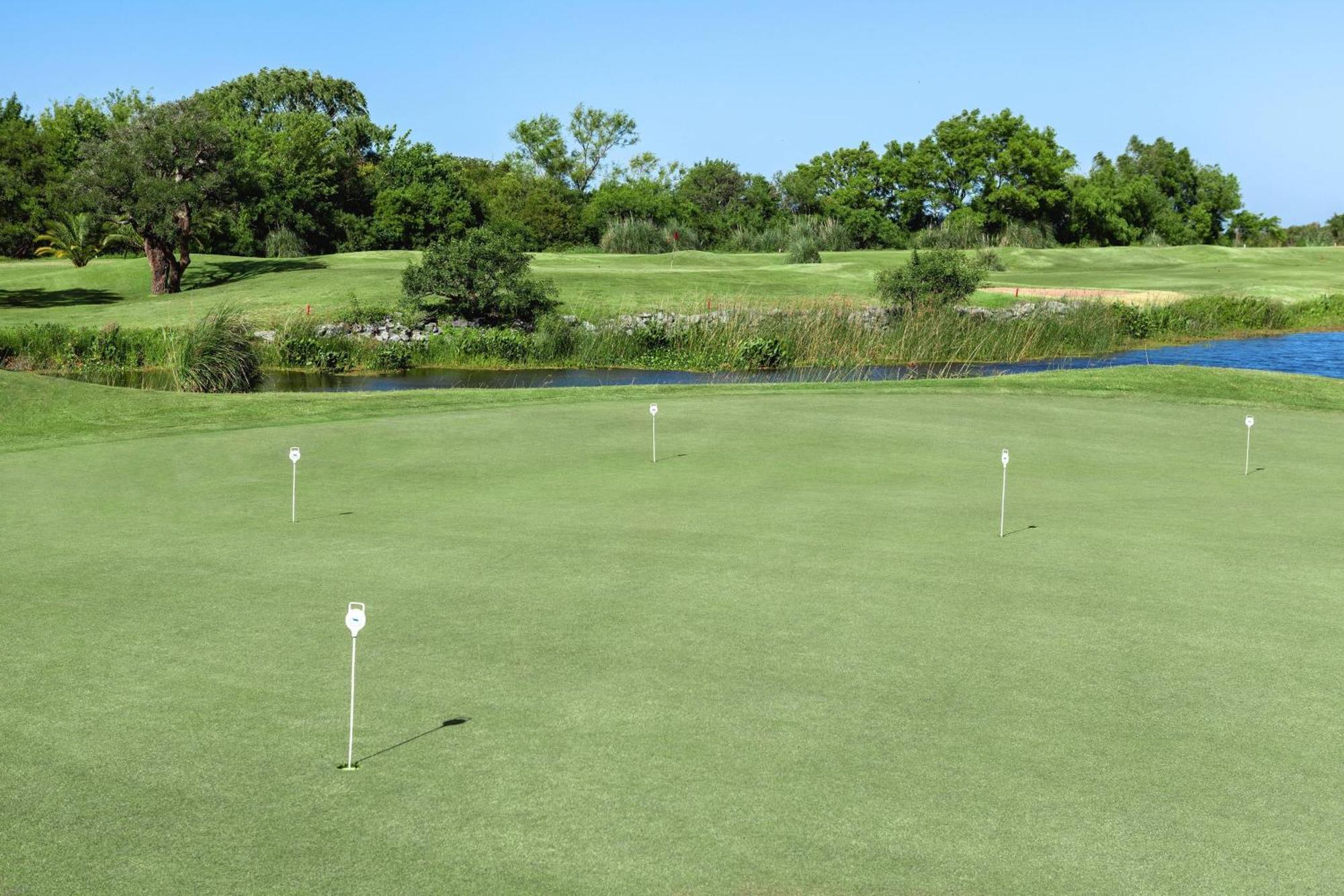 Sheraton Colonia Golf And Spa Resort Colonia del Sacramento Esterno foto The 18th green at the 2007 PGA Championship
