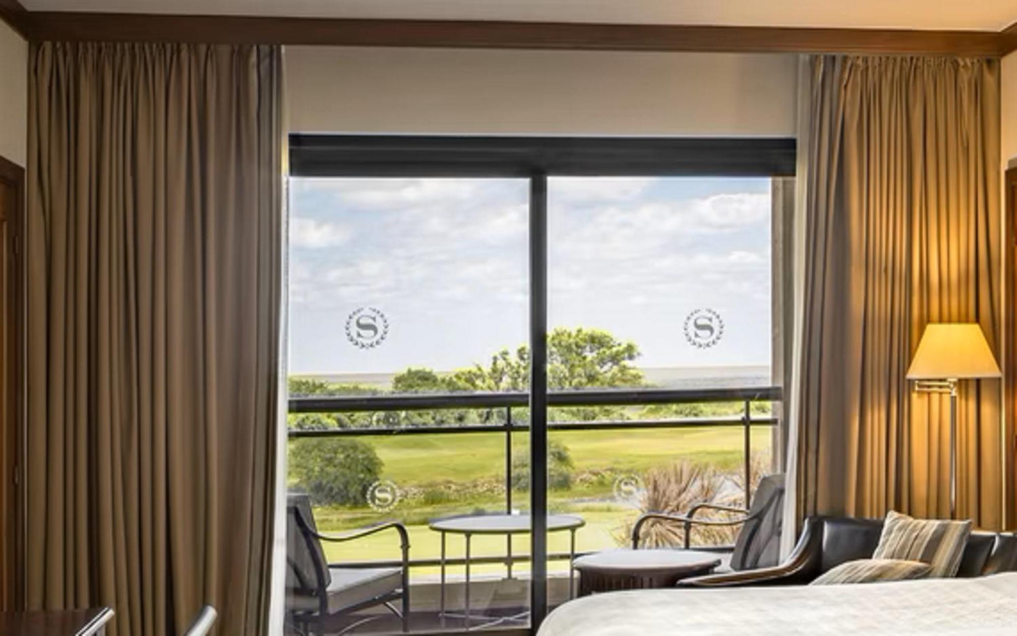 Sheraton Colonia Golf And Spa Resort Colonia del Sacramento Esterno foto A sliding window