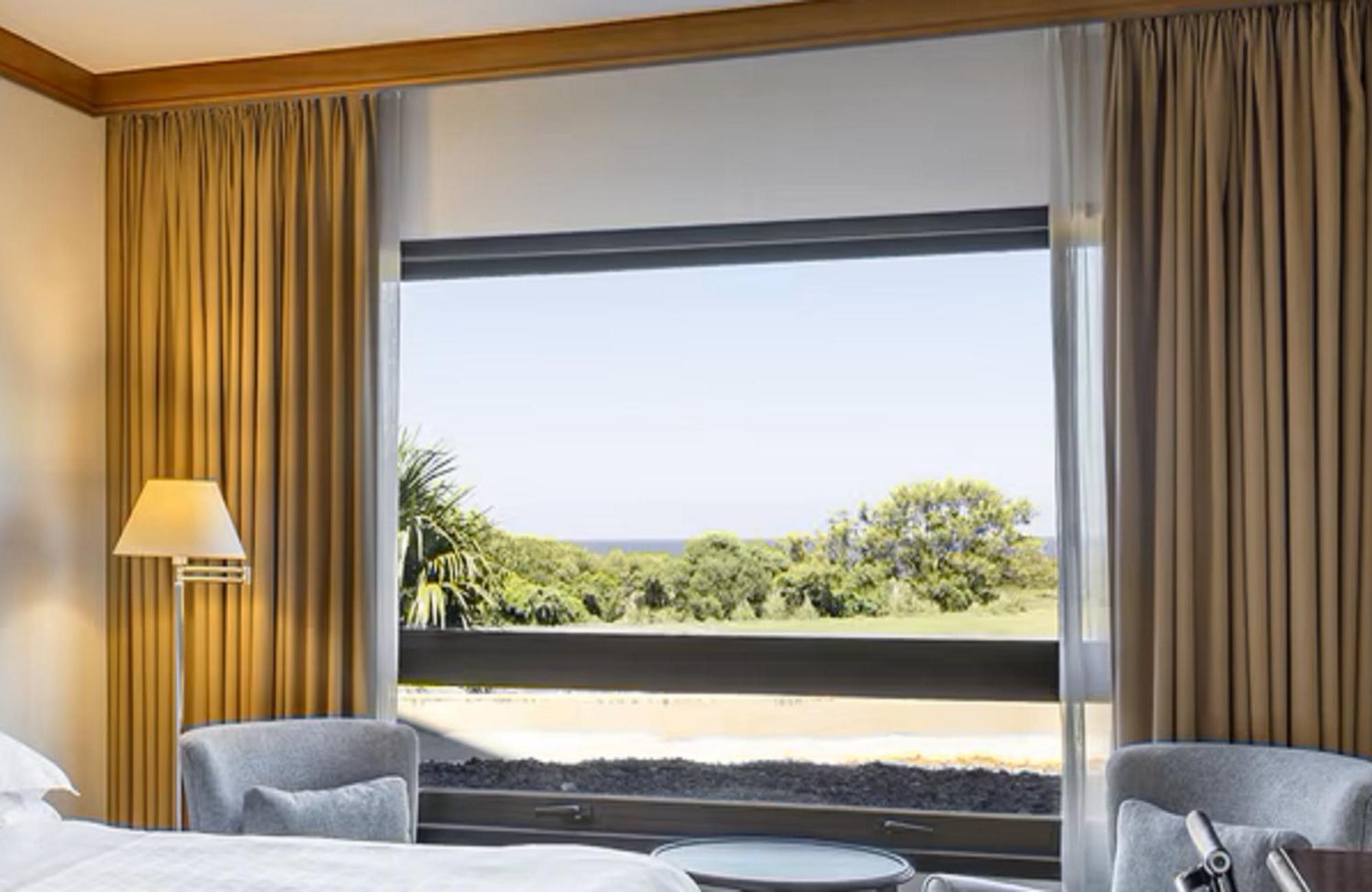 Sheraton Colonia Golf And Spa Resort Colonia del Sacramento Esterno foto A window with a roller blind