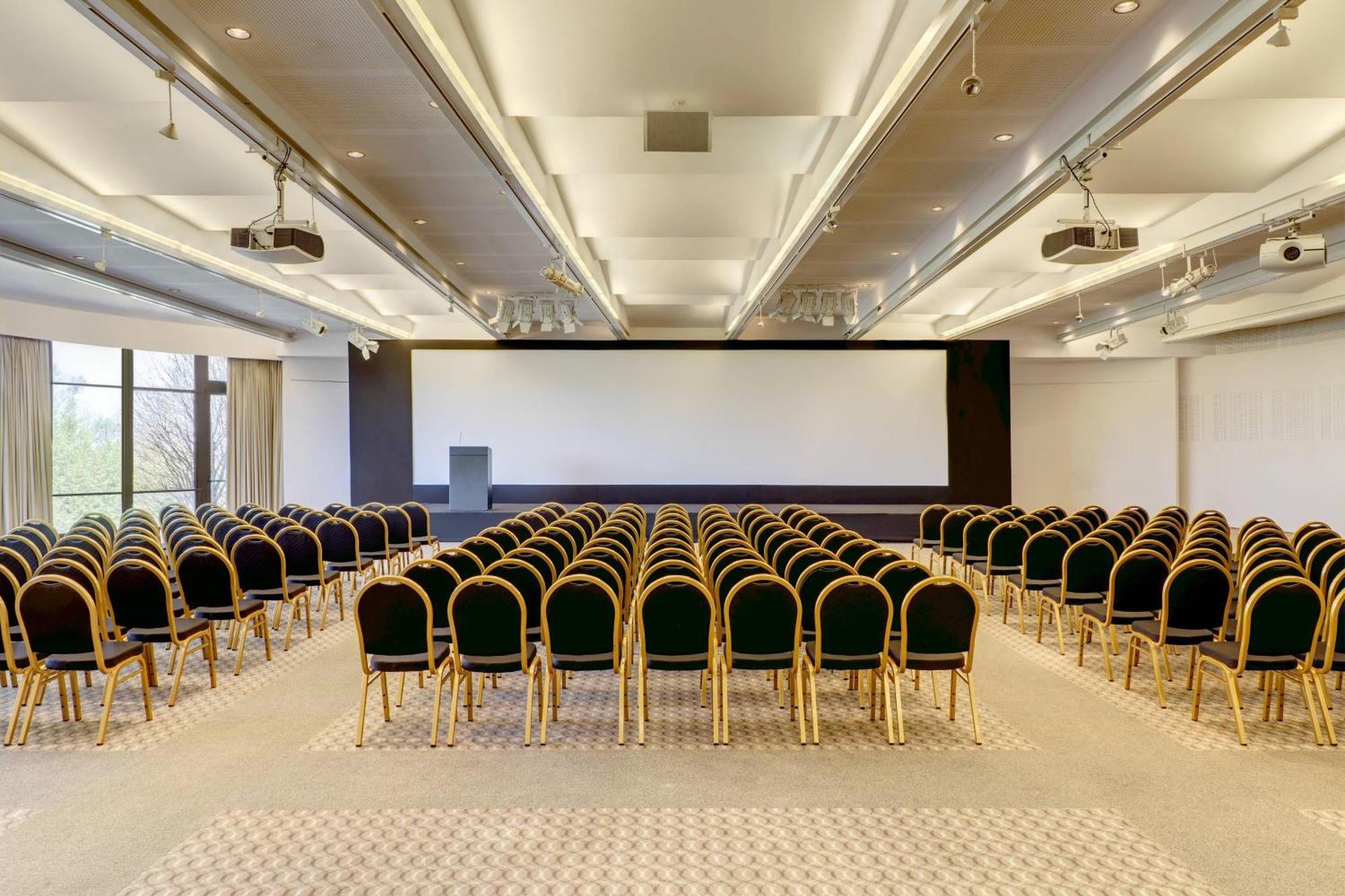 Sheraton Colonia Golf And Spa Resort Colonia del Sacramento Esterno foto The main conference room