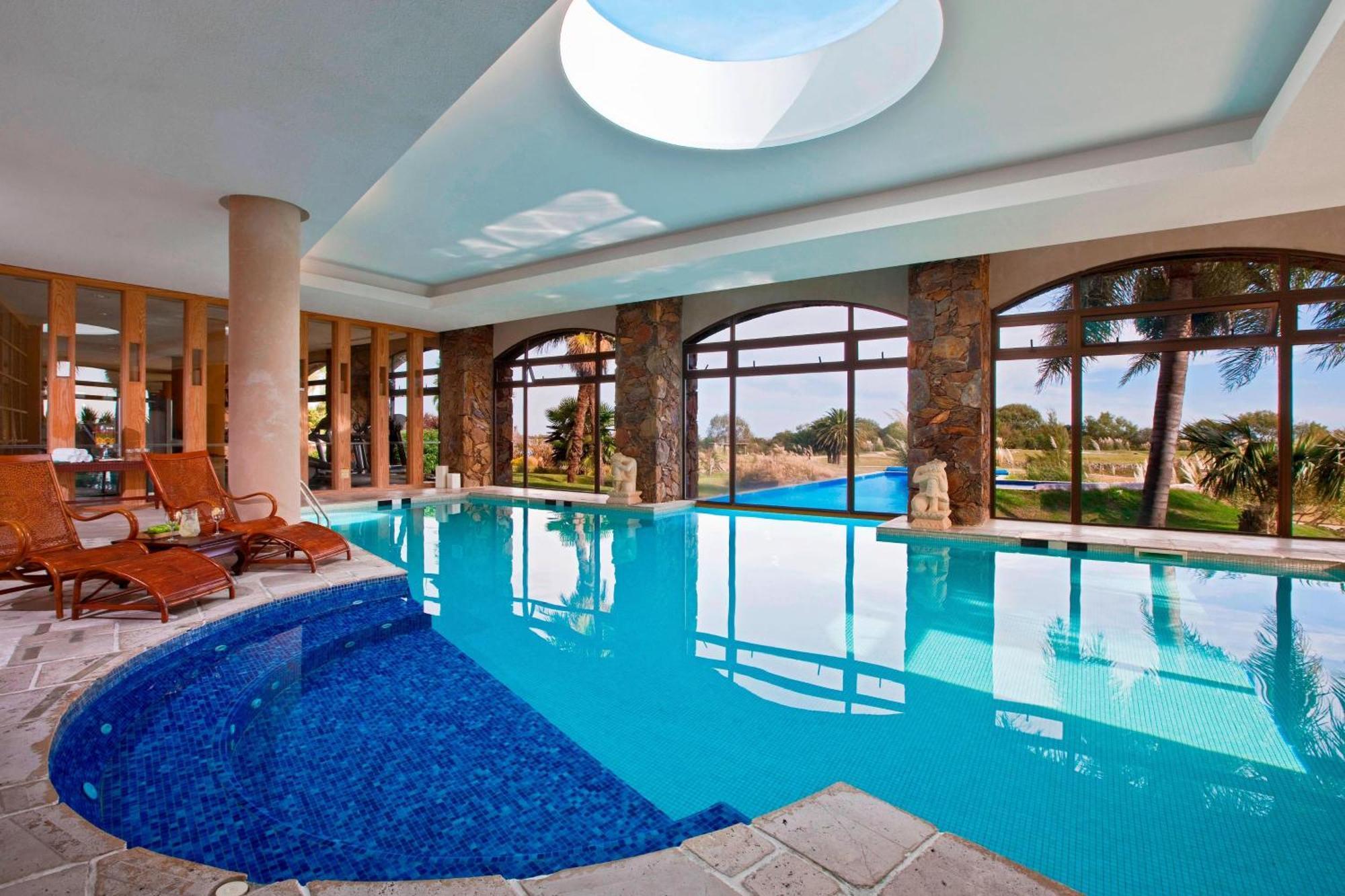 Sheraton Colonia Golf And Spa Resort Colonia del Sacramento Esterno foto Indoor pool
