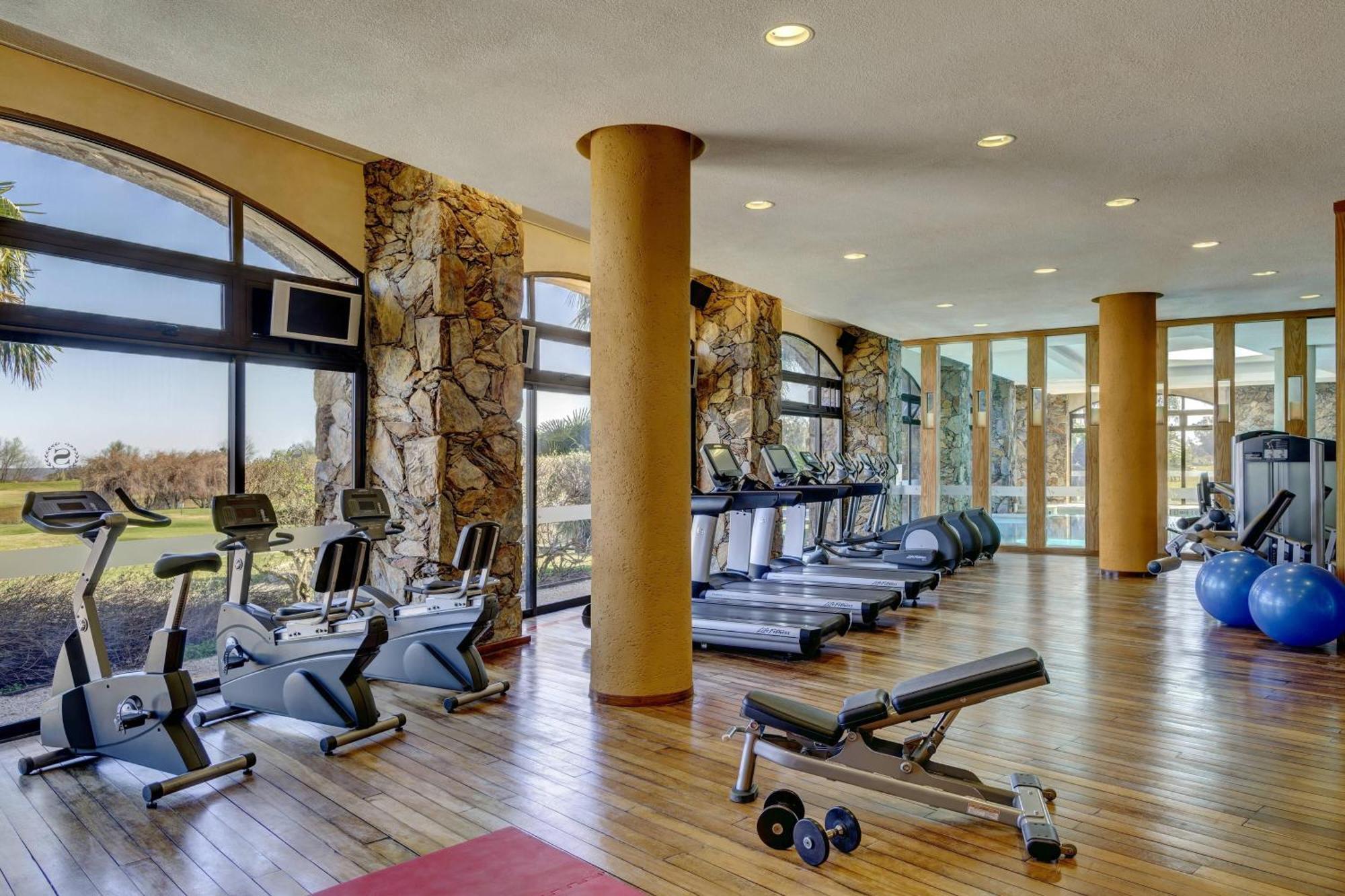 Sheraton Colonia Golf And Spa Resort Colonia del Sacramento Esterno foto The gym at the hotel