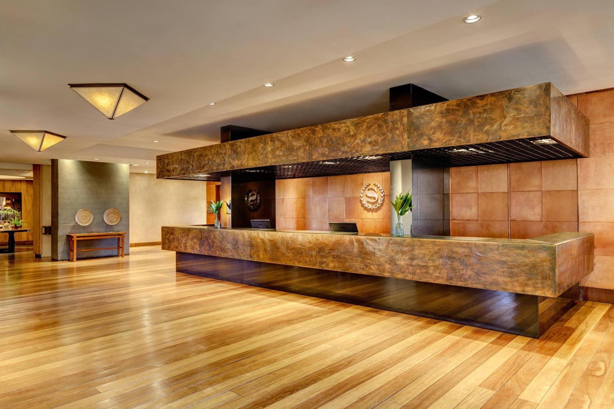 Sheraton Colonia Golf And Spa Resort Colonia del Sacramento Esterno foto The lobby of the hotel