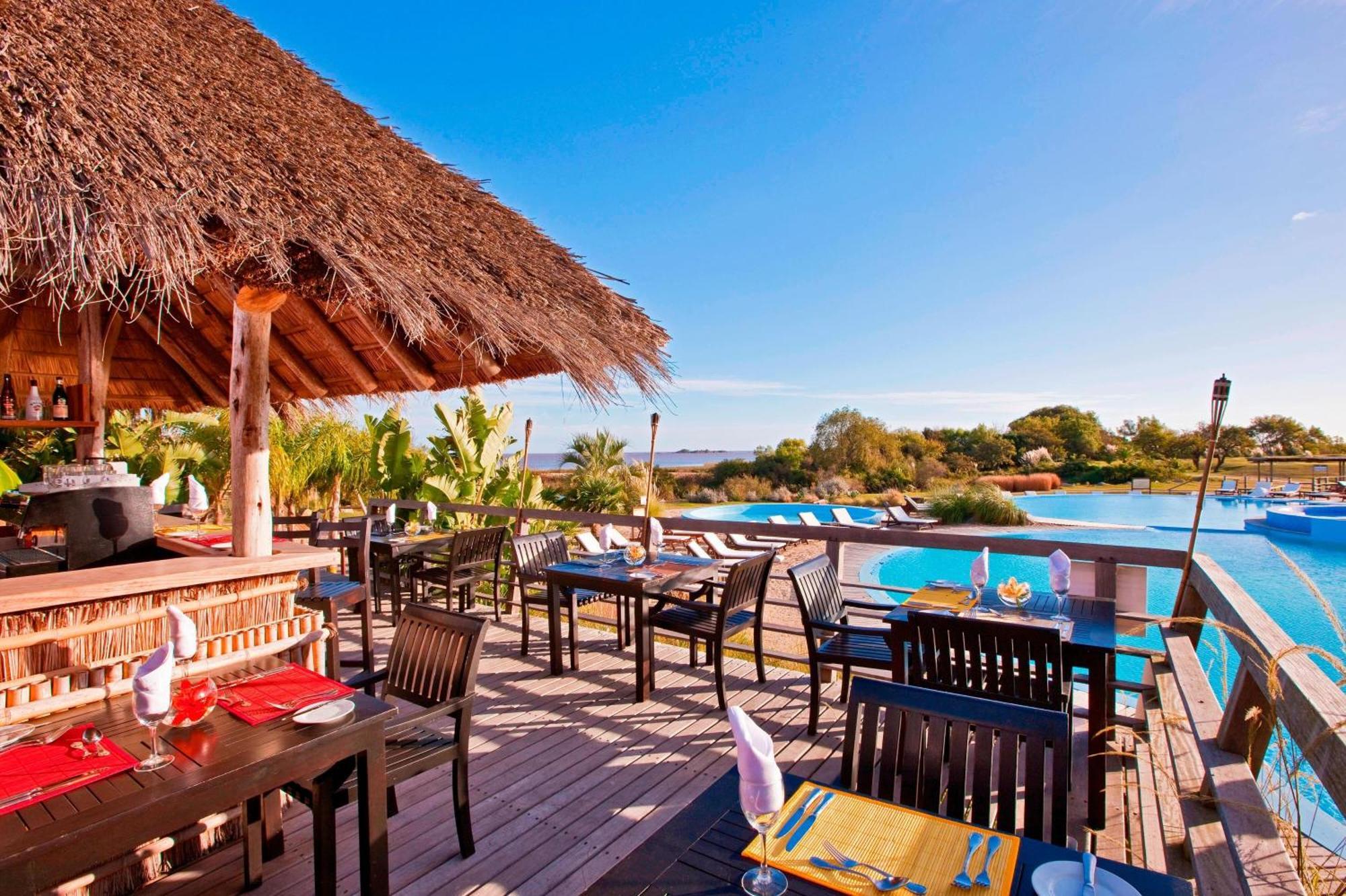 Sheraton Colonia Golf And Spa Resort Colonia del Sacramento Esterno foto The pool at the resort