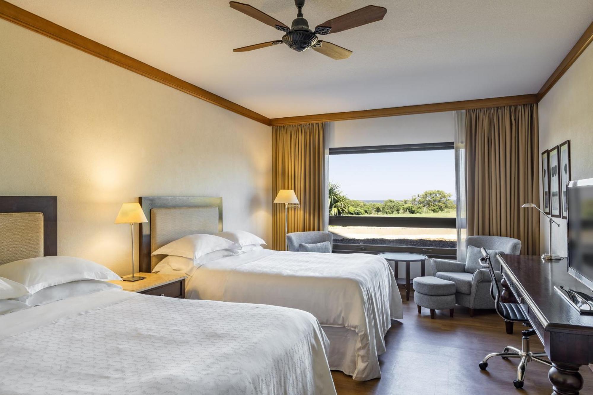 Sheraton Colonia Golf And Spa Resort Colonia del Sacramento Esterno foto A room at the hotel