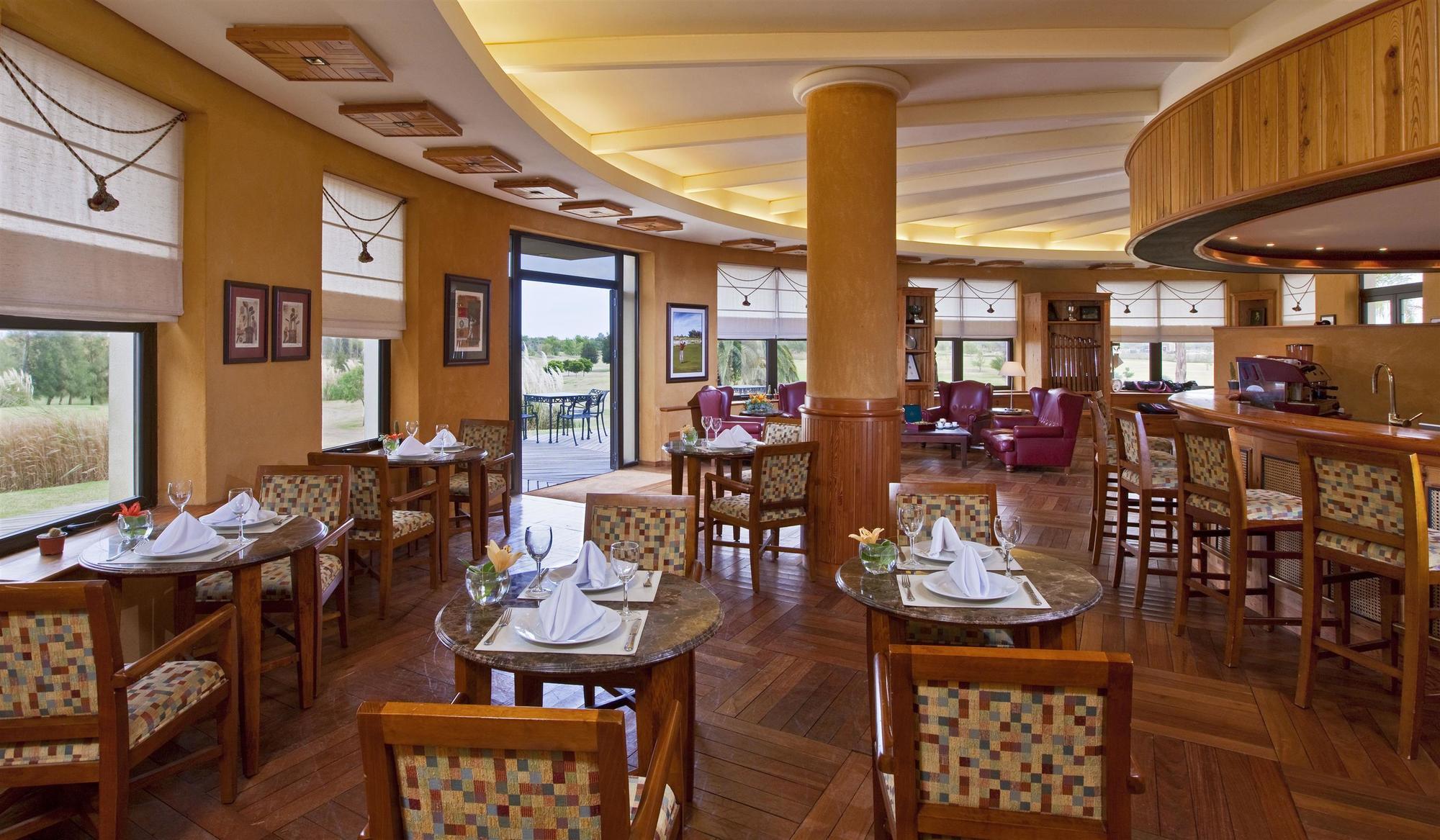 Sheraton Colonia Golf And Spa Resort Colonia del Sacramento Esterno foto Club House
